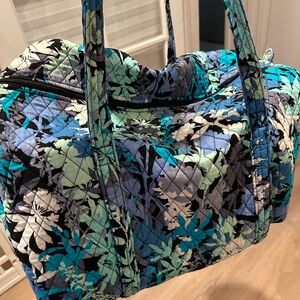 Large Vera Bradley overnight bag ♥️